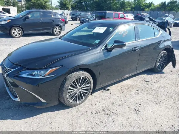 58ADZ1B1XPU159764 2023 LEXUS ES - Image 2