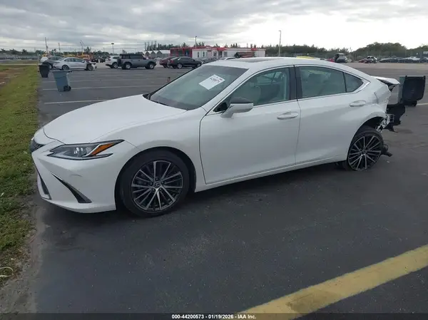 58ADZ1B1XRU164546 2024 LEXUS ES - Image 2