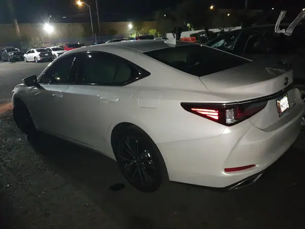 58ADZ1B1XRU183940 2024 LEXUS ES - Image 2