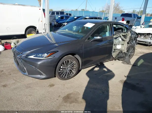 58ADZ1B1XSU190313 2025 LEXUS ES - Image 2