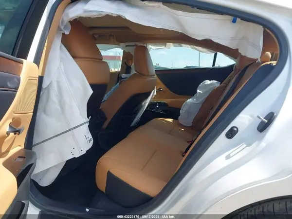 58ADZ1B1XSU202721 2025 LEXUS ES - Image 8