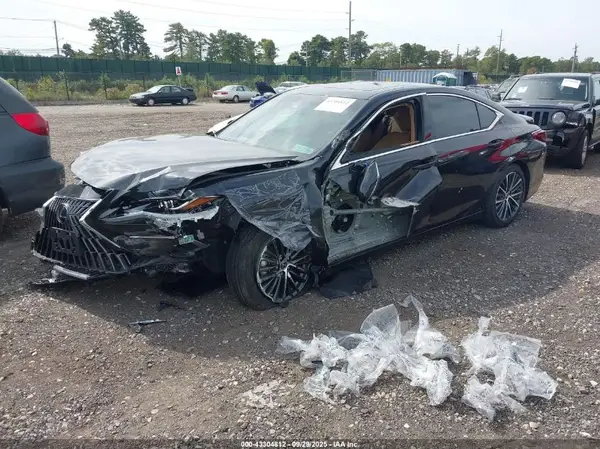 58ADZ1B1XSU204615 2025 LEXUS ES - Image 2