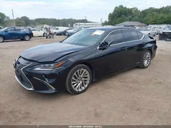 58AE21B12LU009909 2020 LEXUS ES - Image 2