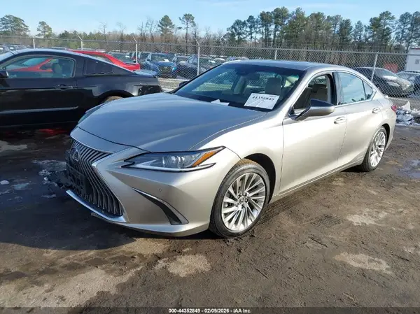 58AE21B13LU011698 2020 LEXUS ES - Image 2