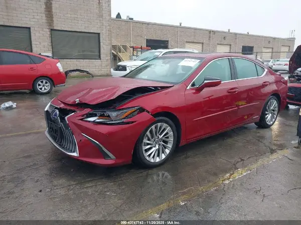 58AE21B16LU007340 2020 LEXUS ES - Image 2