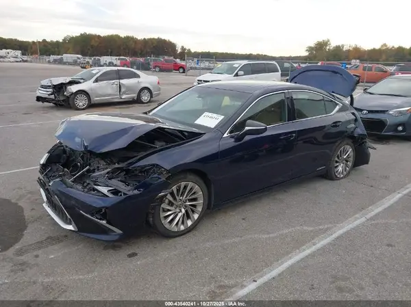 58AE21B16LU011131 2020 LEXUS ES - Image 2