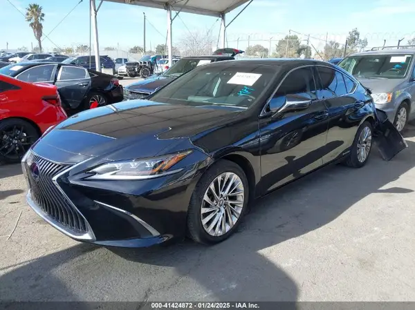 58AE21B17LU012367 2020 LEXUS ES - Image 2