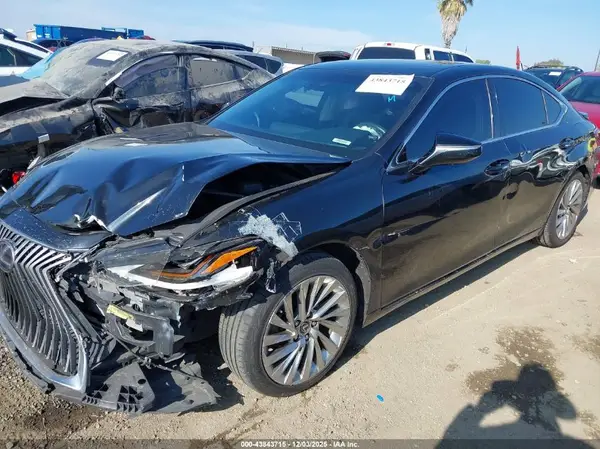 58AE21B19LU010345 2020 LEXUS ES - Image 2