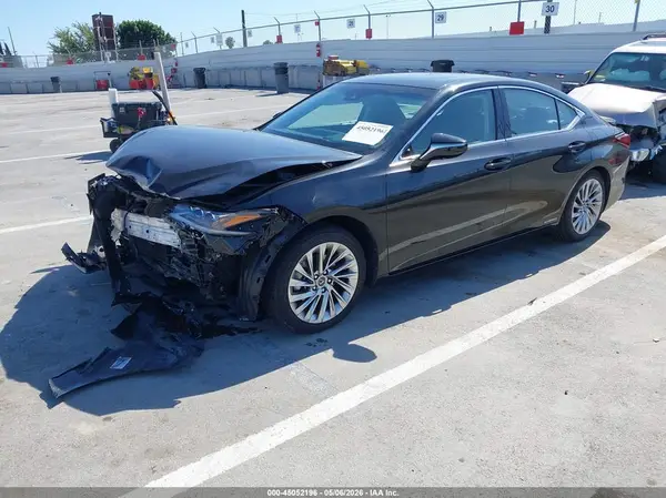 58AE21B19LU011169 2020 LEXUS ES - Image 2