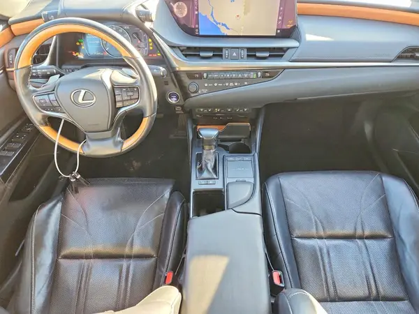58AE21B1XLU006885 2020 LEXUS ES - Image 8