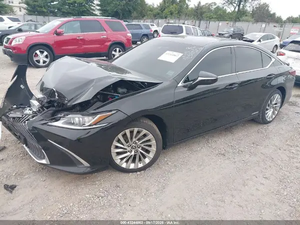 58AE21B1XLU007521 2020 LEXUS ES - Image 2