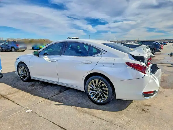 58AEA1C10SU058607 2025 LEXUS ES - Image 2