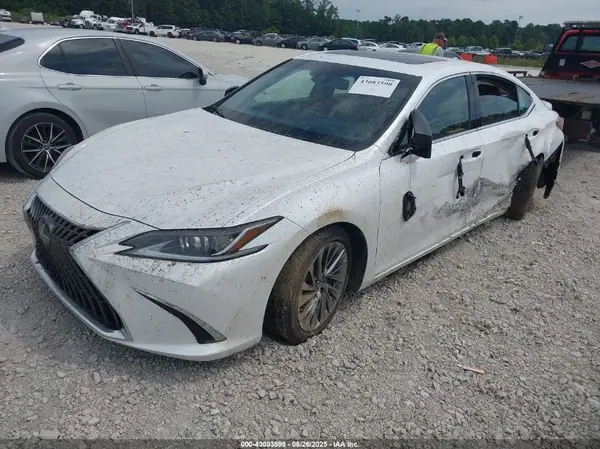 58AEA1C12SU055854 2025 LEXUS ES - Image 2