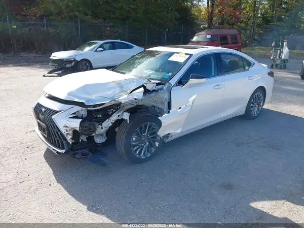 58AEA1C13RU044680 2024 LEXUS ES - Image 2