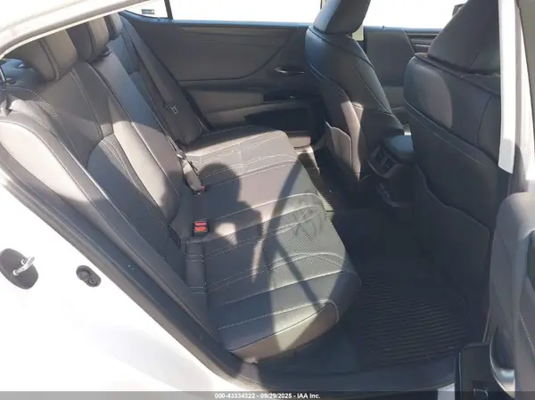 58AEA1C13RU044680 2024 LEXUS ES - Image 8