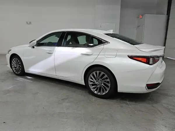 58AEA1C13SU067852 2025 LEXUS ES - Image 2