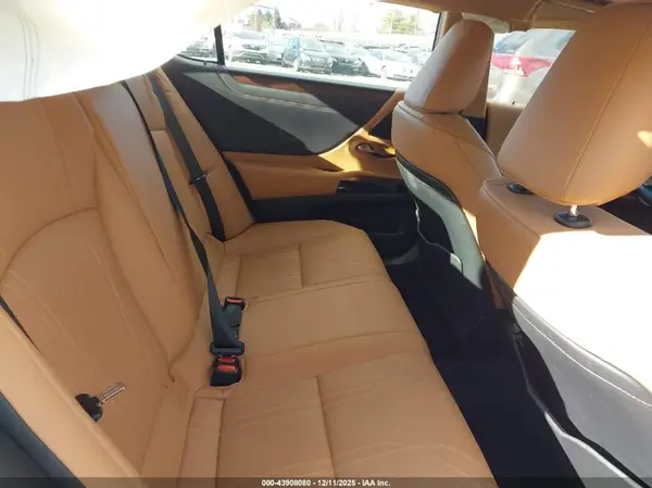 58AEA1C14NU024786 2022 LEXUS ES - Image 8