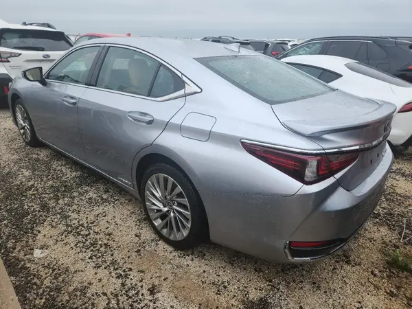 58AEA1C15NU020827 2022 LEXUS ES - Image 2