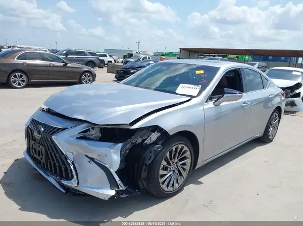 58AEA1C15RU042140 2024 LEXUS ES - Image 2
