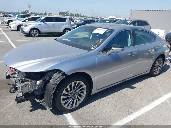 58AEA1C16NU020819 2022 LEXUS ES - Image 2