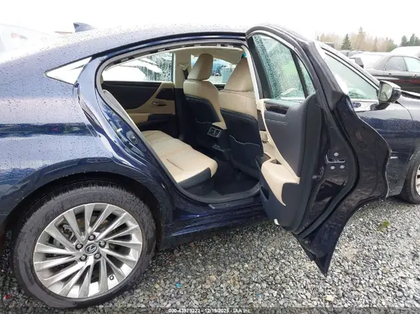 58AEA1C17MU010699 2021 LEXUS ES - Image 8