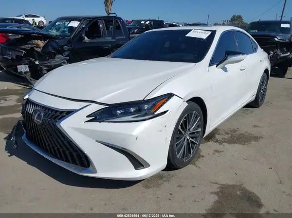 58AEA1C17NU018917 2022 LEXUS ES - Image 2