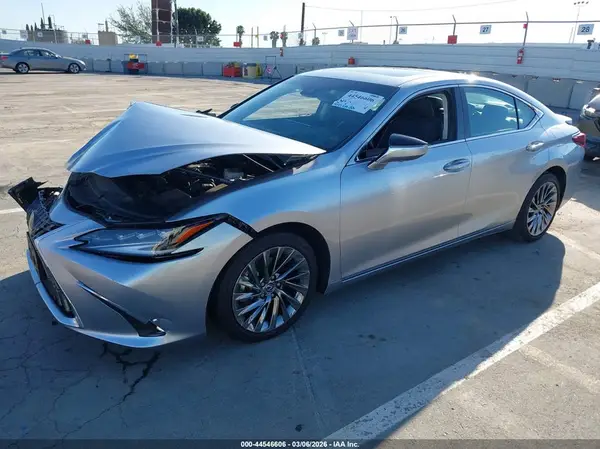 58AEA1C17RU045606 2024 LEXUS ES - Image 2