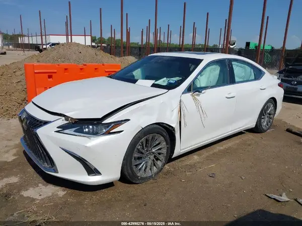 58AEA1C18RU049955 2024 LEXUS ES - Image 2