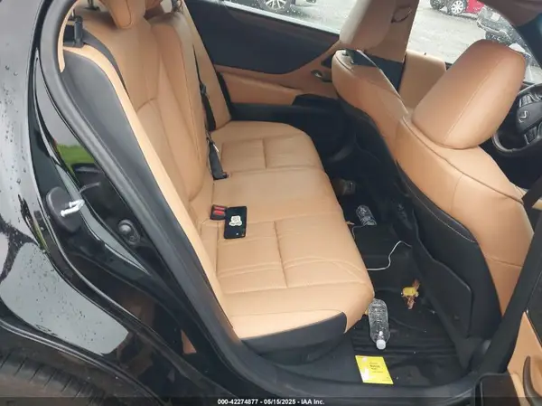 58AEA1C19NU025142 2022 LEXUS ES - Image 8