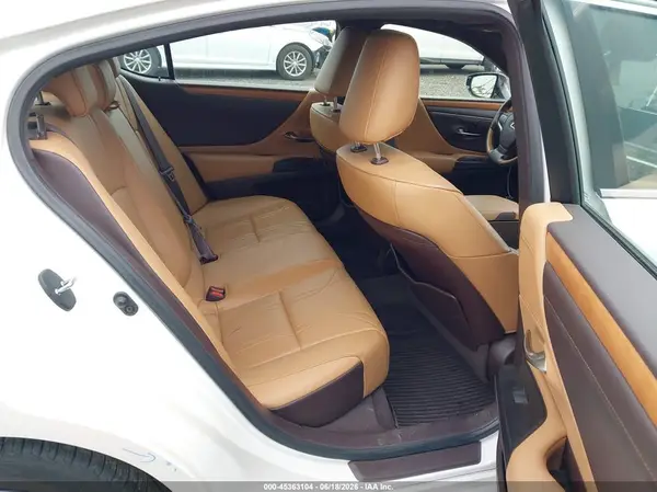 58AEZ1B11LU074665 2020 LEXUS ES - Image 8