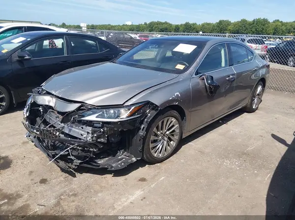 58AEZ1B12LU065912 2020 LEXUS ES - Image 2