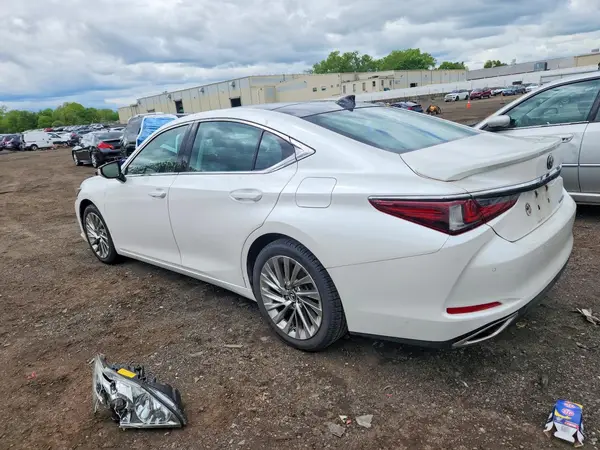 58AEZ1B12LU069460 2020 LEXUS ES - Image 2