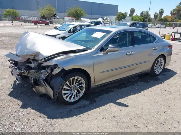 58AEZ1B13LU054451 2020 LEXUS ES - Image 2