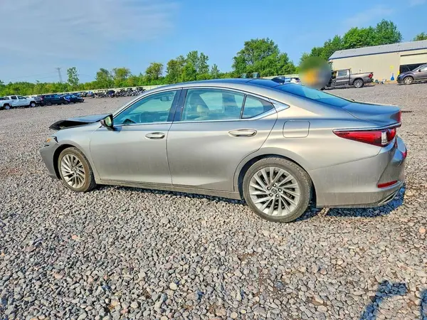 58AEZ1B13LU065613 2020 LEXUS ES - Image 2