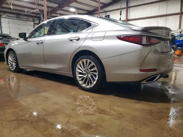 58AEZ1B13LU075218 2020 LEXUS ES - Image 2