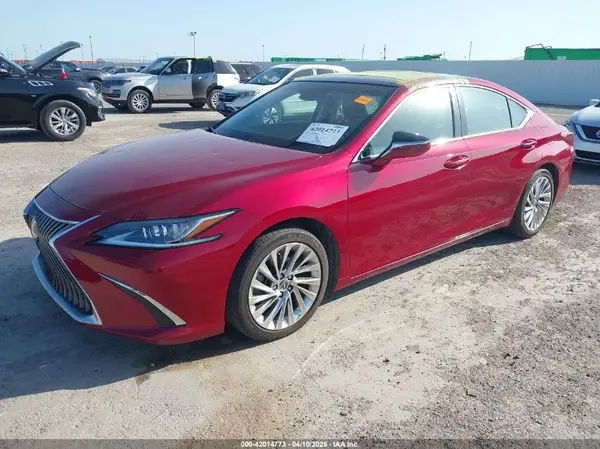 58AEZ1B13LU075784 2020 LEXUS ES - Image 2
