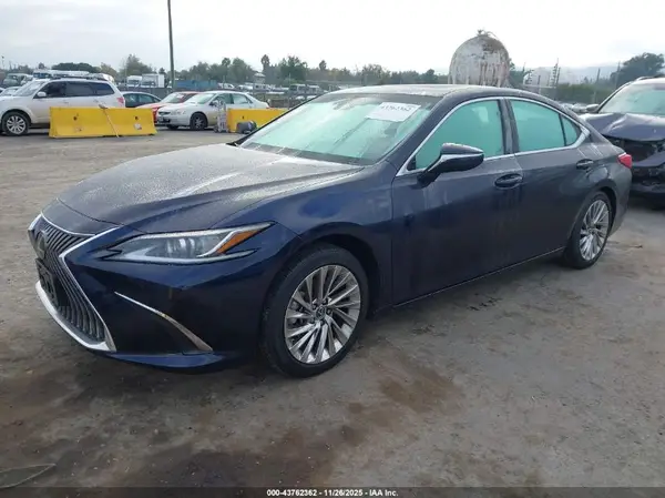 58AEZ1B15LU056914 2020 LEXUS ES - Image 2