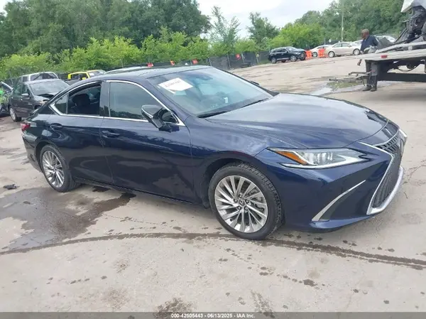 58AEZ1B15NU120839 2022 LEXUS ES - Image 1