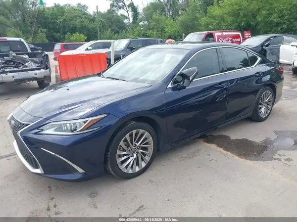 58AEZ1B15NU120839 2022 LEXUS ES - Image 2
