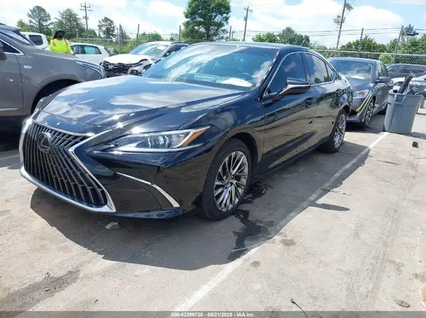 58AEZ1B15RU180643 2024 LEXUS ES - Image 2