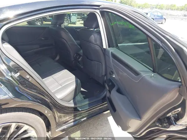 58AEZ1B15RU180643 2024 LEXUS ES - Image 8