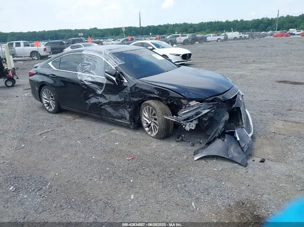 58AEZ1B16LU068960 2020 LEXUS ES - Image 1