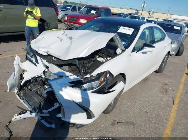 58AEZ1B16RU180148 2024 LEXUS ES - Image 2