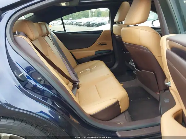 58AEZ1B17LU068319 2020 LEXUS ES - Image 8