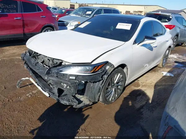 58AEZ1B17MU084361 2021 LEXUS ES - Image 2