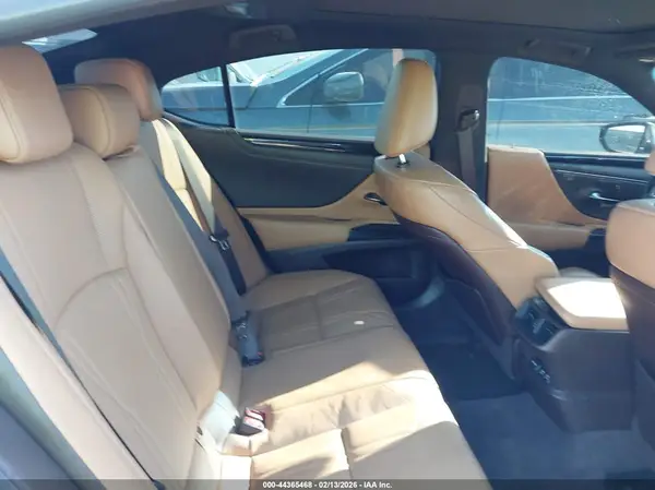 58AEZ1B17MU084361 2021 LEXUS ES - Image 8
