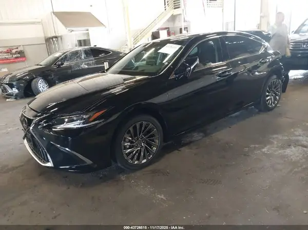58AEZ1B17SU208304 2025 LEXUS ES - Image 2