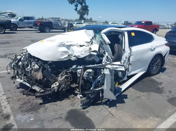 58AEZ1B18RU175419 2024 LEXUS ES - Image 2