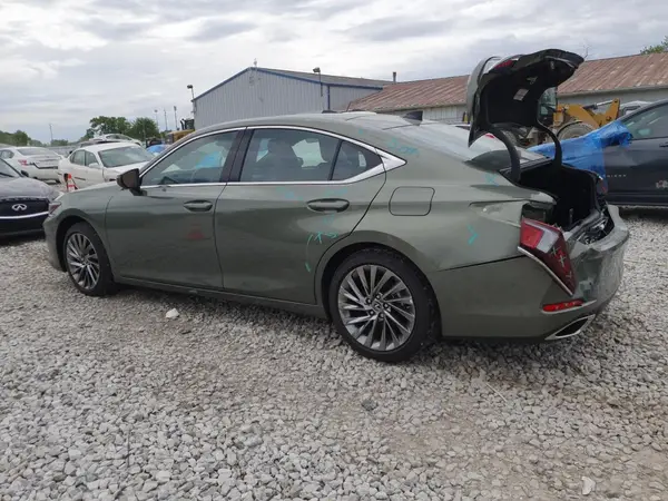 58AEZ1B18SU190394 2025 LEXUS ES - Image 2