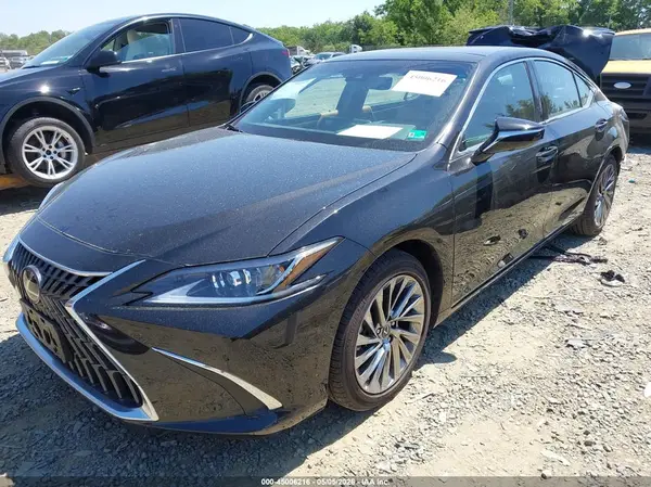58AEZ1B18SU207632 2025 LEXUS ES - Image 2